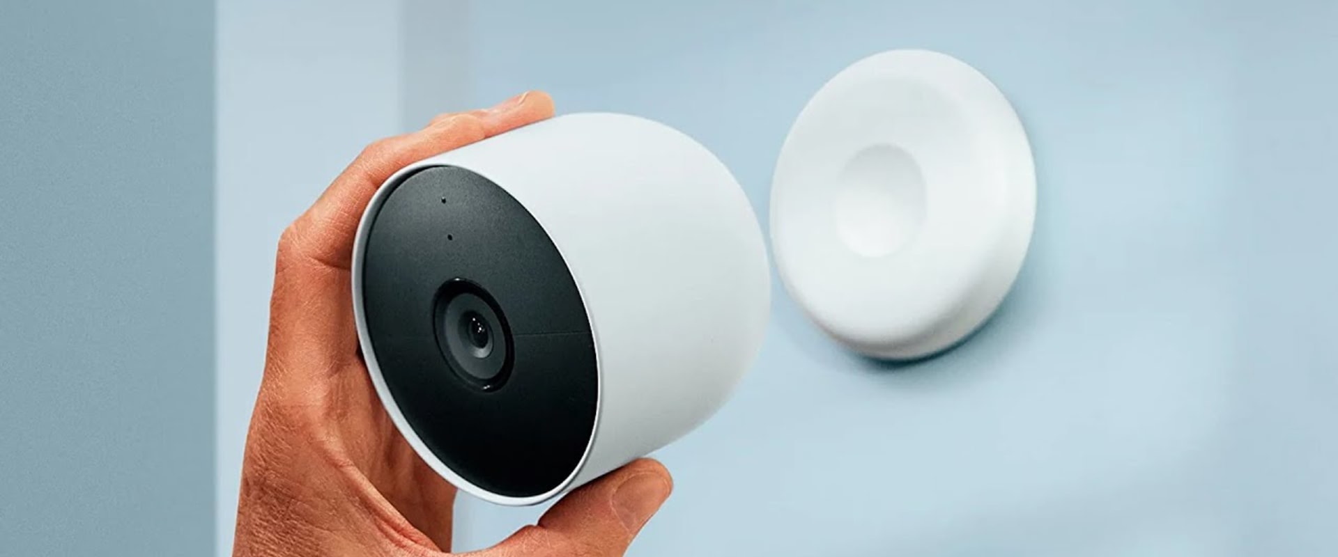 Can wireless security cameras work without internet?
